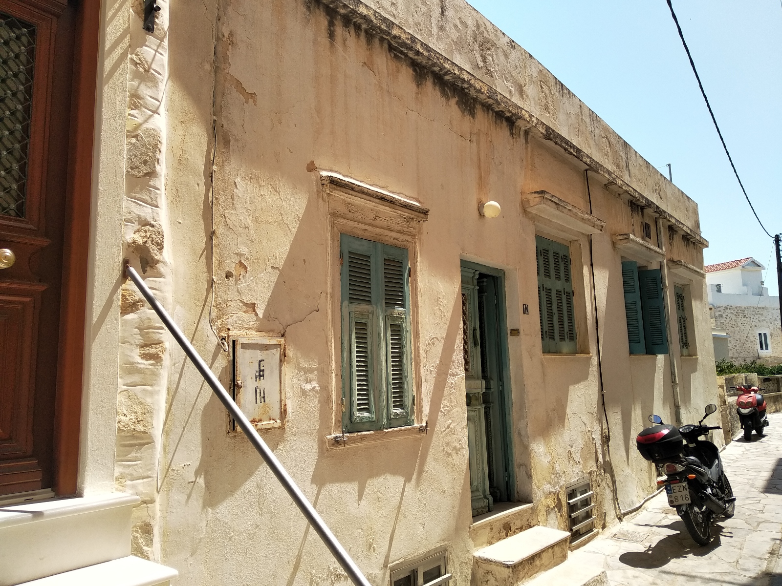 Ανακαίνιση και θερμομόνωση σε οικία στις οδούς Φιλικής Εταιρίας και Σπετσών gallery