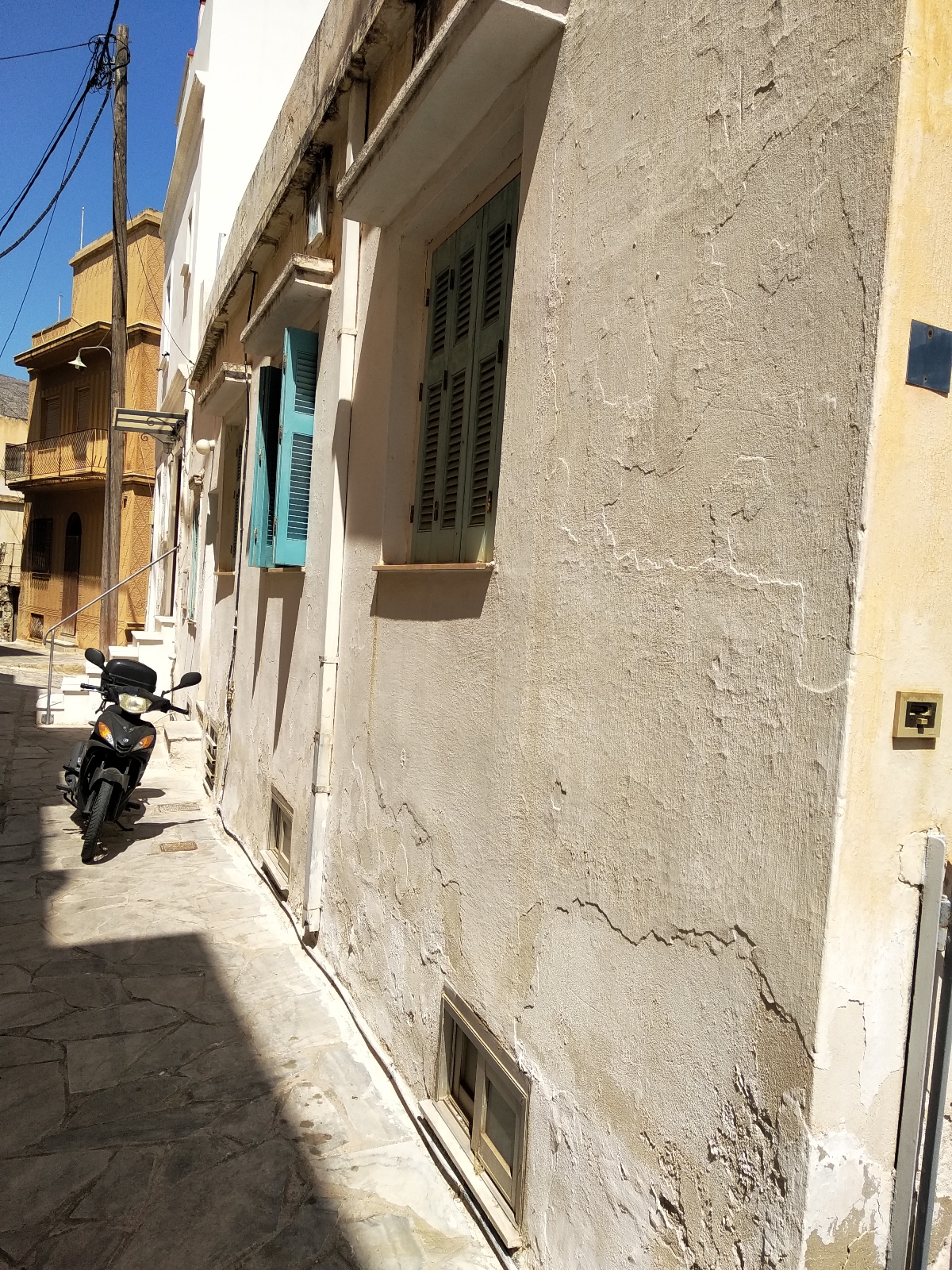 Ανακαίνιση και θερμομόνωση σε οικία στις οδούς Φιλικής Εταιρίας και Σπετσών gallery