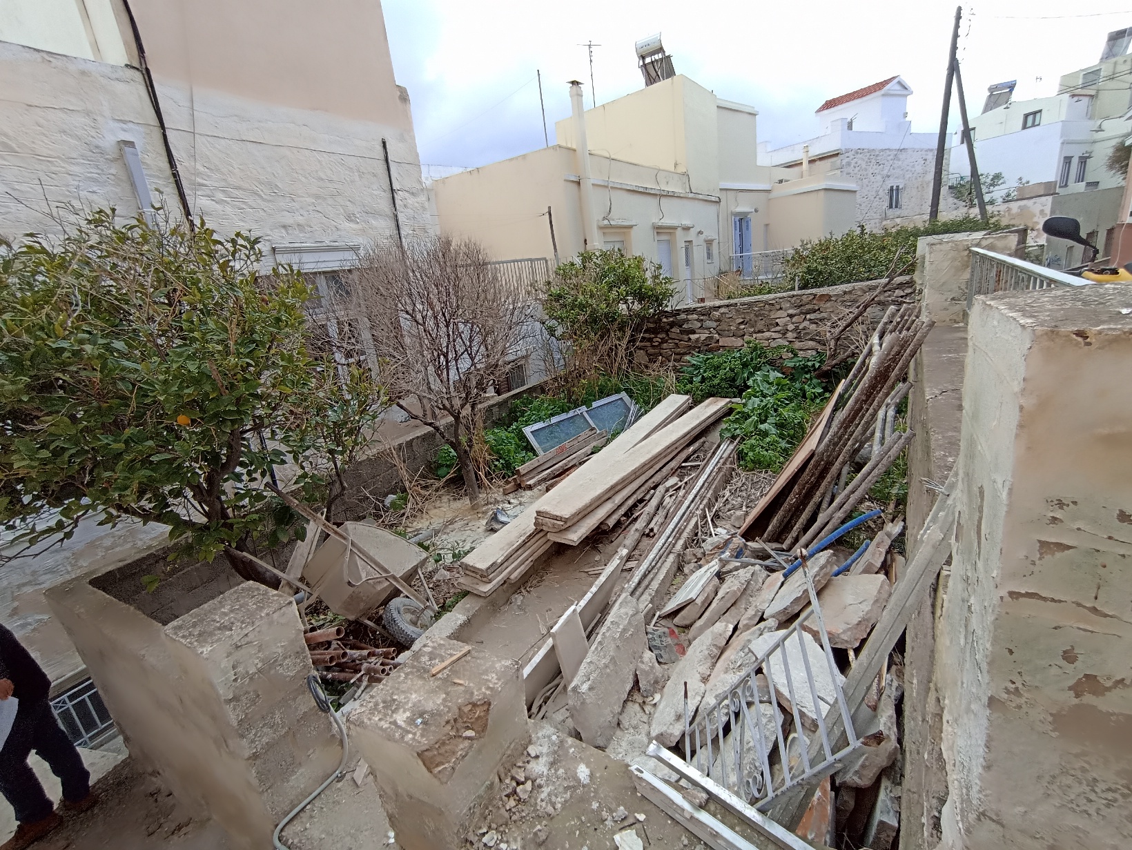 Ανακαίνιση και θερμομόνωση σε οικία στις οδούς Φιλικής Εταιρίας και Σπετσών gallery