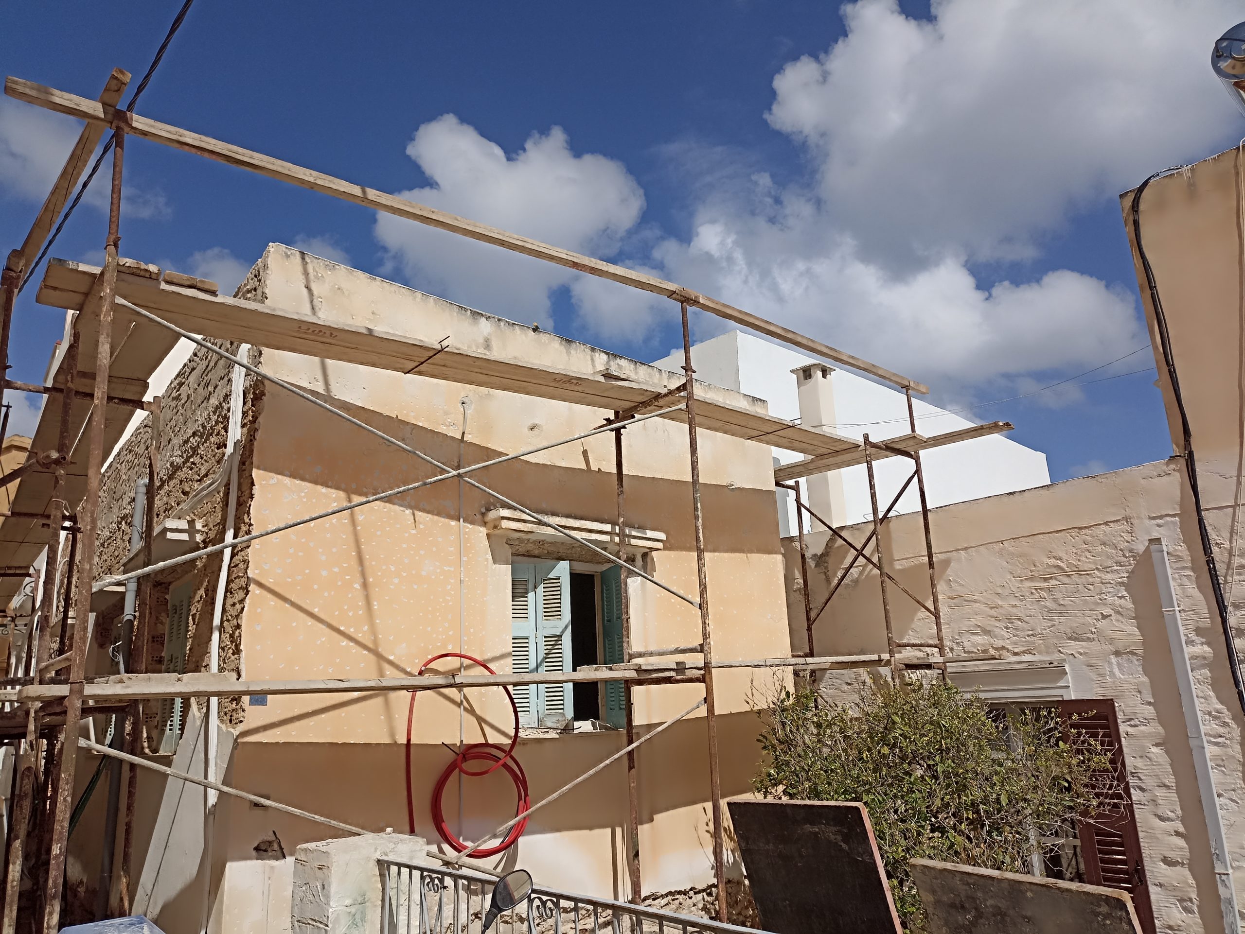 Ανακαίνιση και θερμομόνωση σε οικία στις οδούς Φιλικής Εταιρίας και Σπετσών gallery