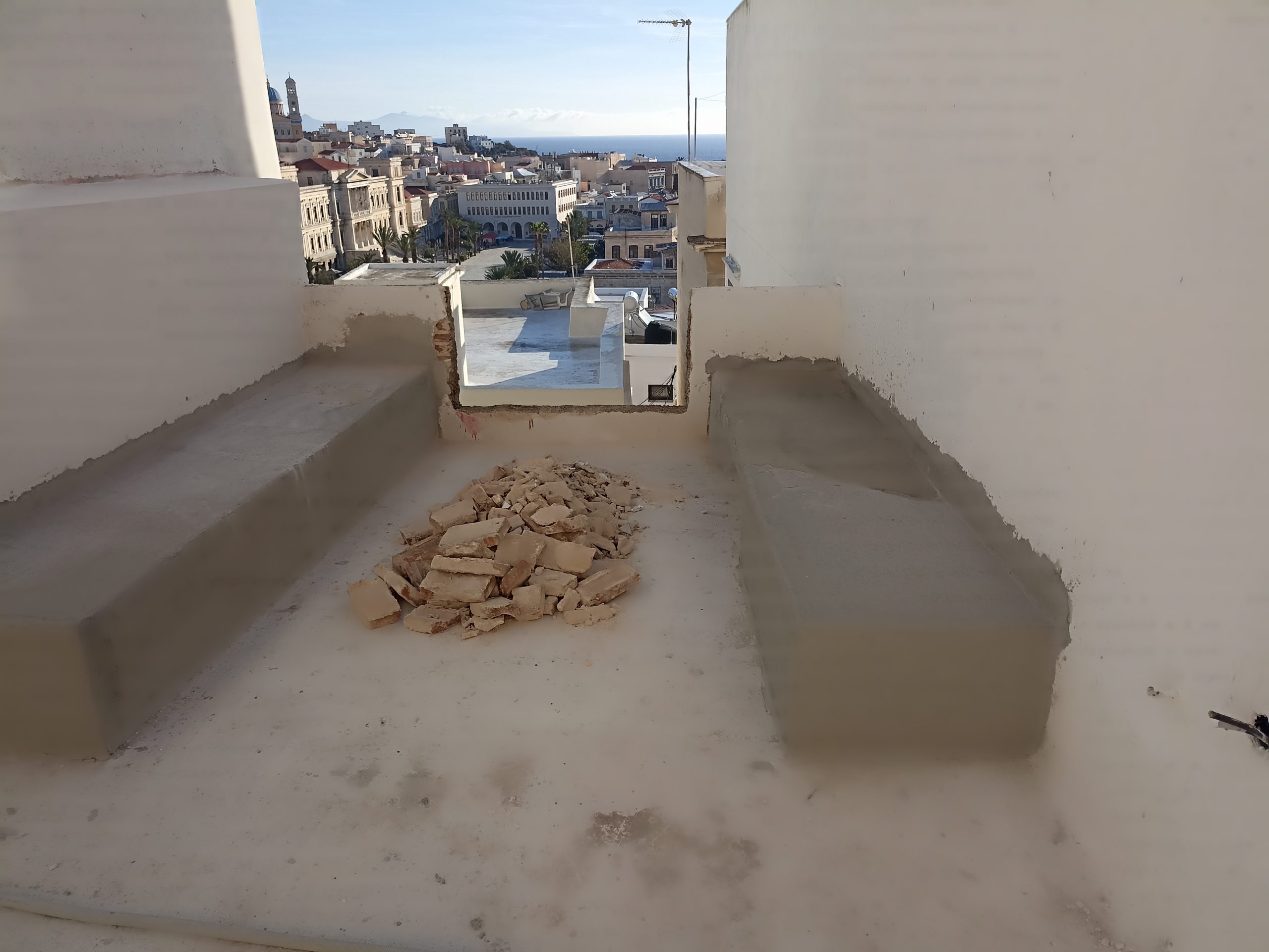 Ανακαίνιση και θερμομόνωση σε οικία στις οδούς Φιλικής Εταιρίας και Σπετσών gallery