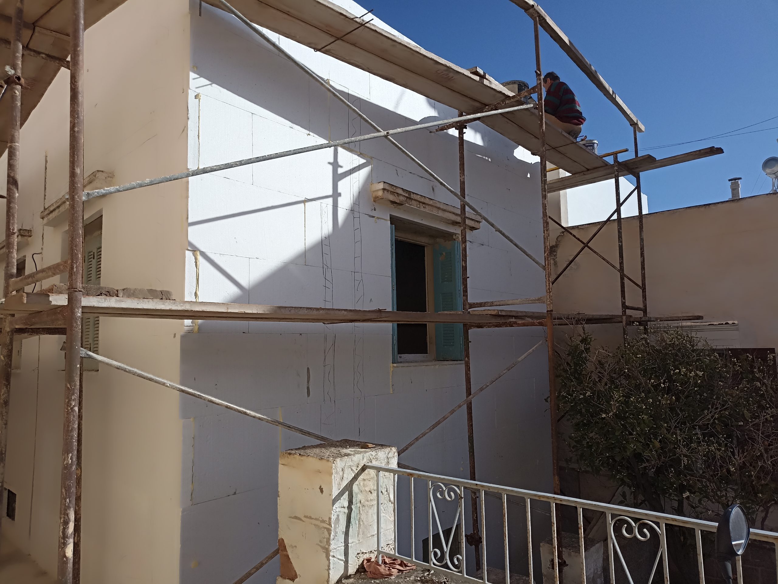 Ανακαίνιση και θερμομόνωση σε οικία στις οδούς Φιλικής Εταιρίας και Σπετσών gallery