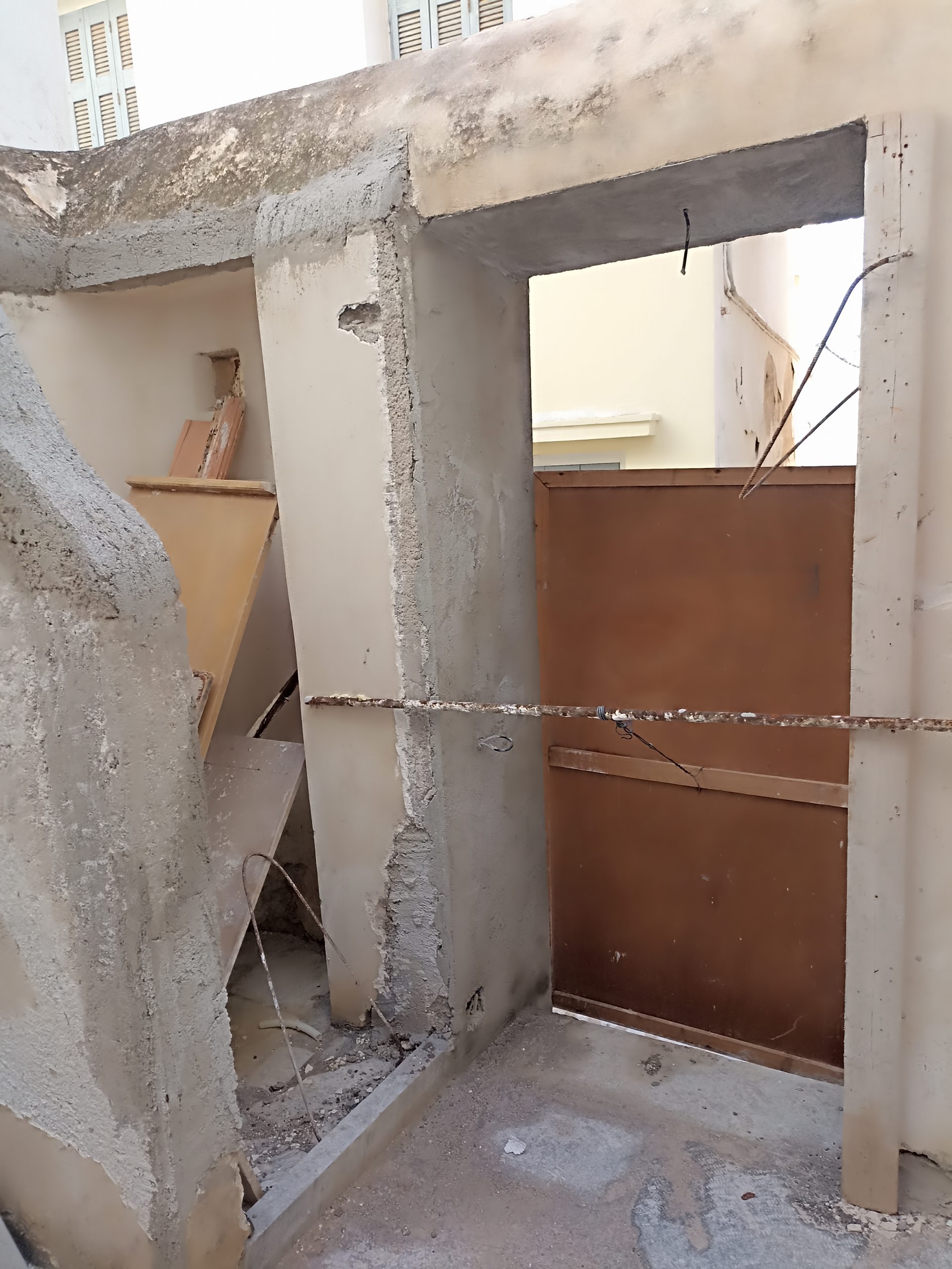 Ανακαίνιση και θερμομόνωση σε οικία στις οδούς Φιλικής Εταιρίας και Σπετσών gallery