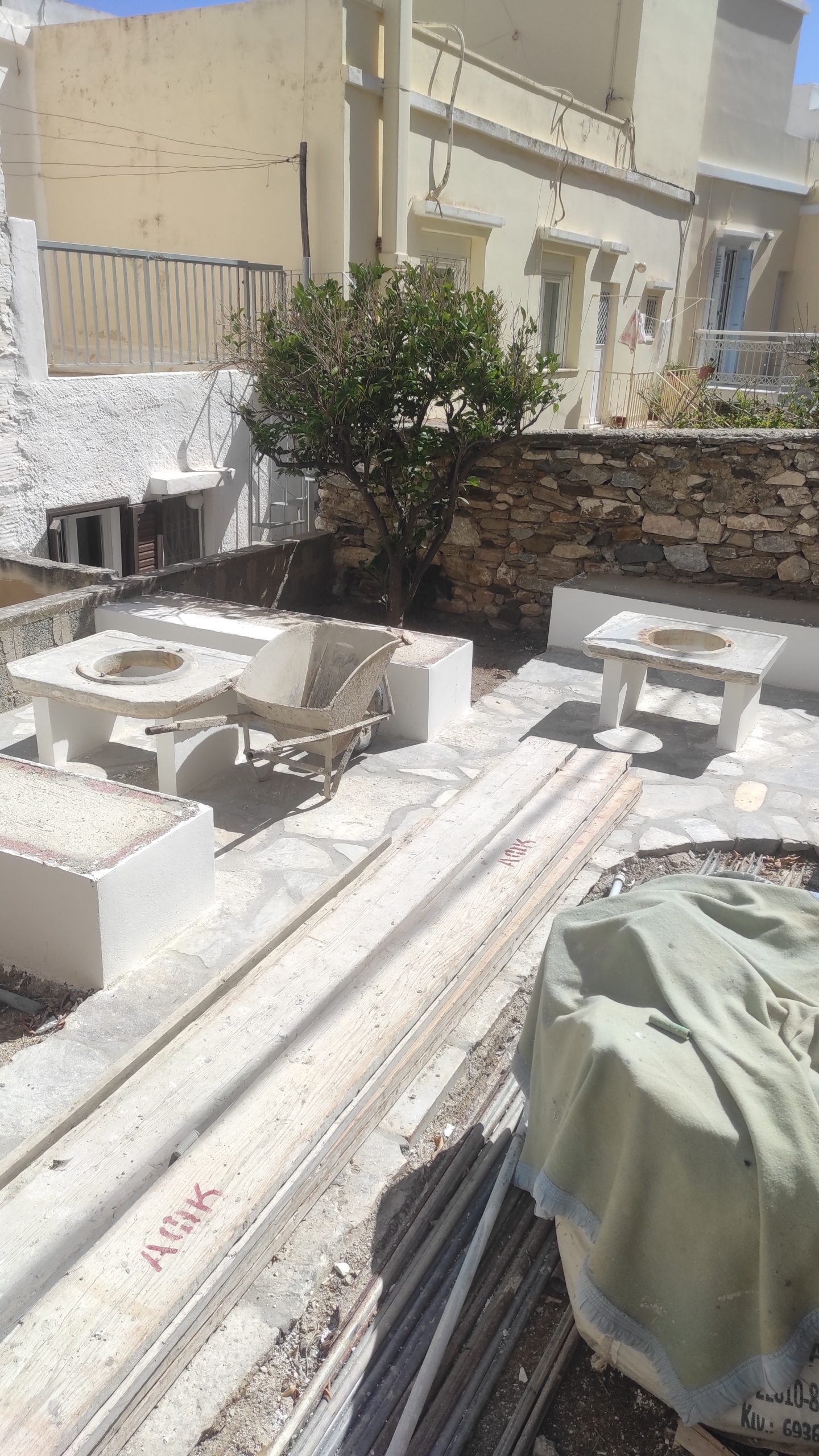 Ανακαίνιση και θερμομόνωση σε οικία στις οδούς Φιλικής Εταιρίας και Σπετσών gallery