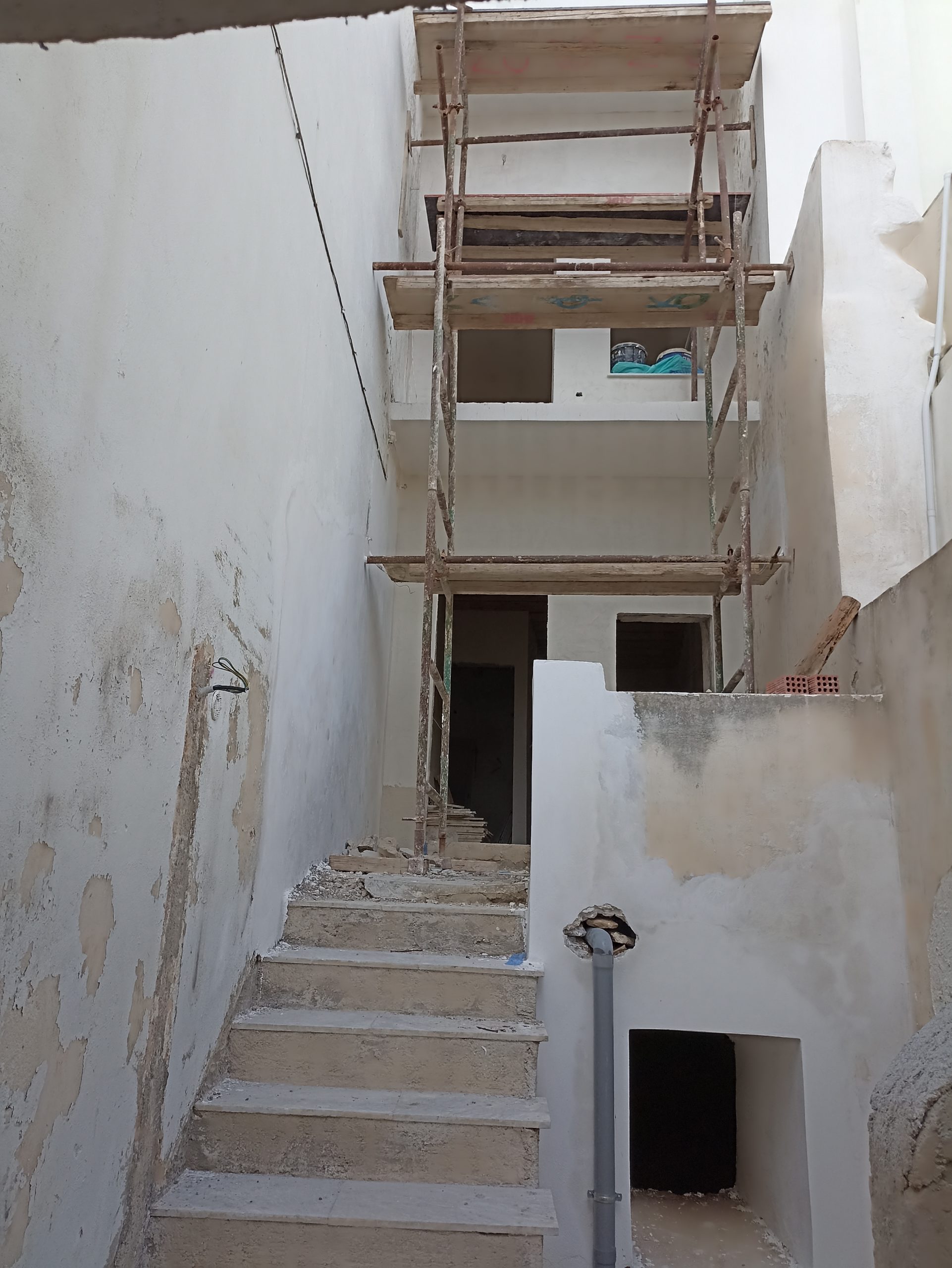 Ανακαίνιση και θερμομόνωση σε οικία στις οδούς Φιλικής Εταιρίας και Σπετσών gallery