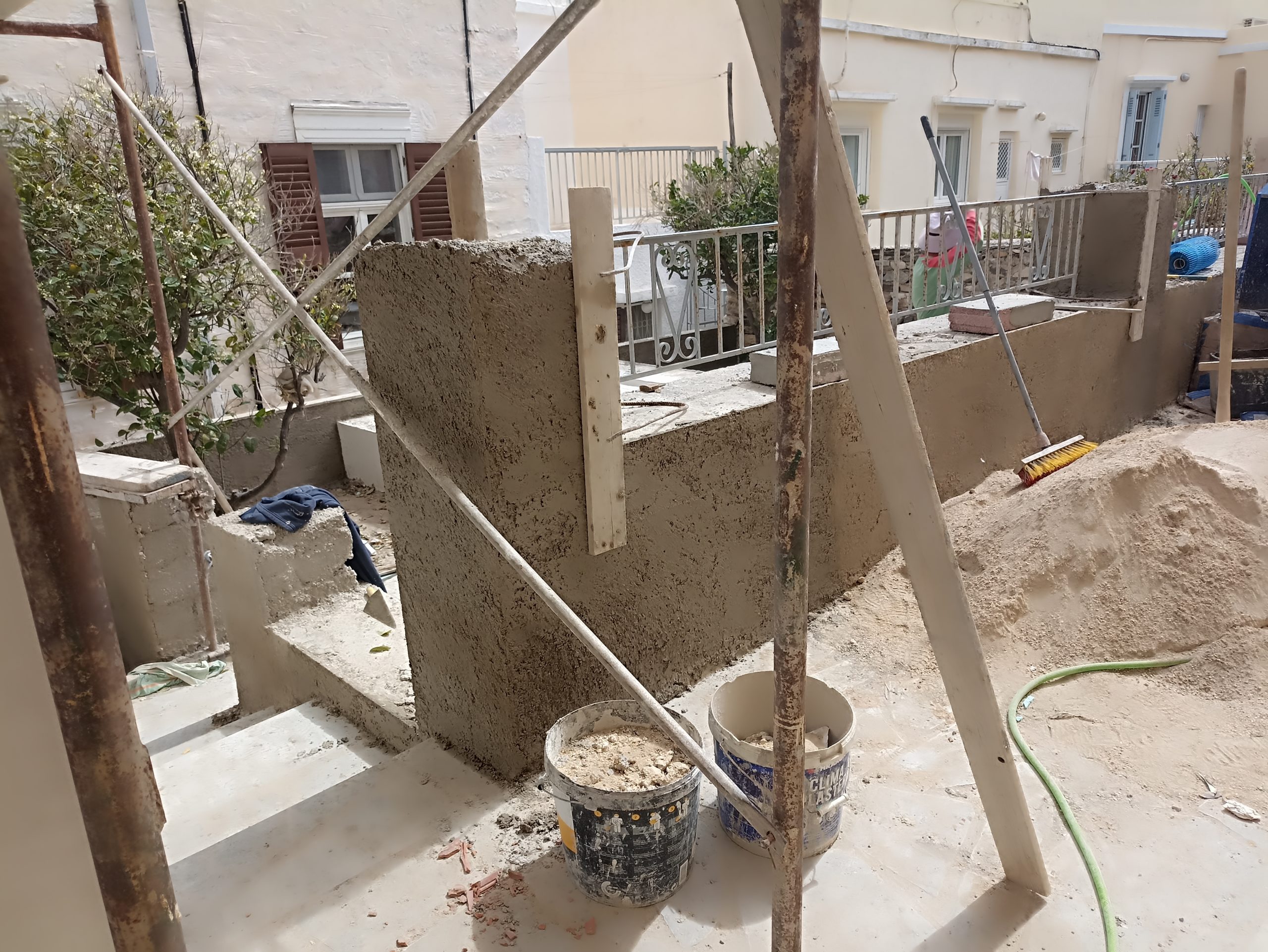 Ανακαίνιση και θερμομόνωση σε οικία στις οδούς Φιλικής Εταιρίας και Σπετσών gallery
