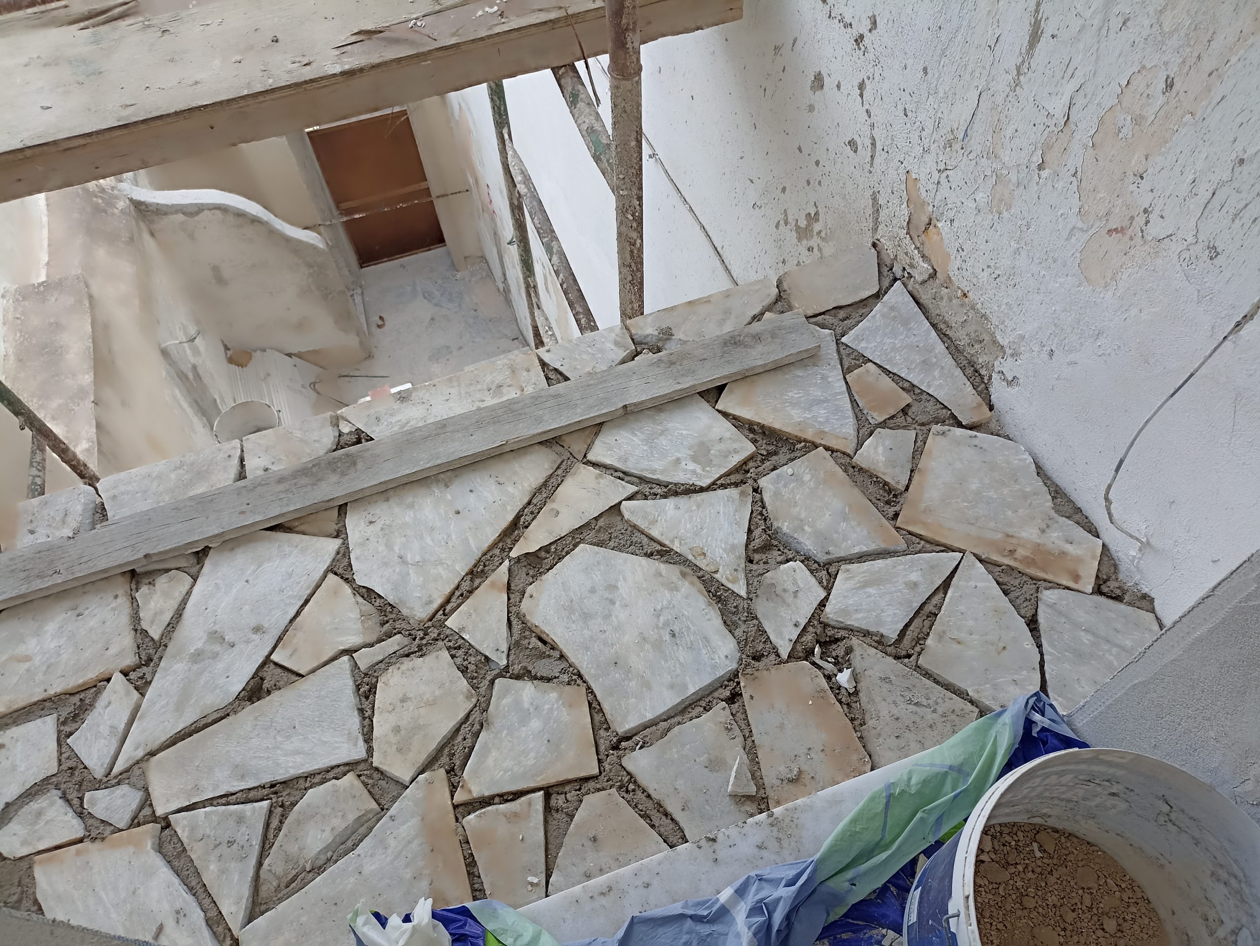 Ανακαίνιση και θερμομόνωση σε οικία στις οδούς Φιλικής Εταιρίας και Σπετσών gallery