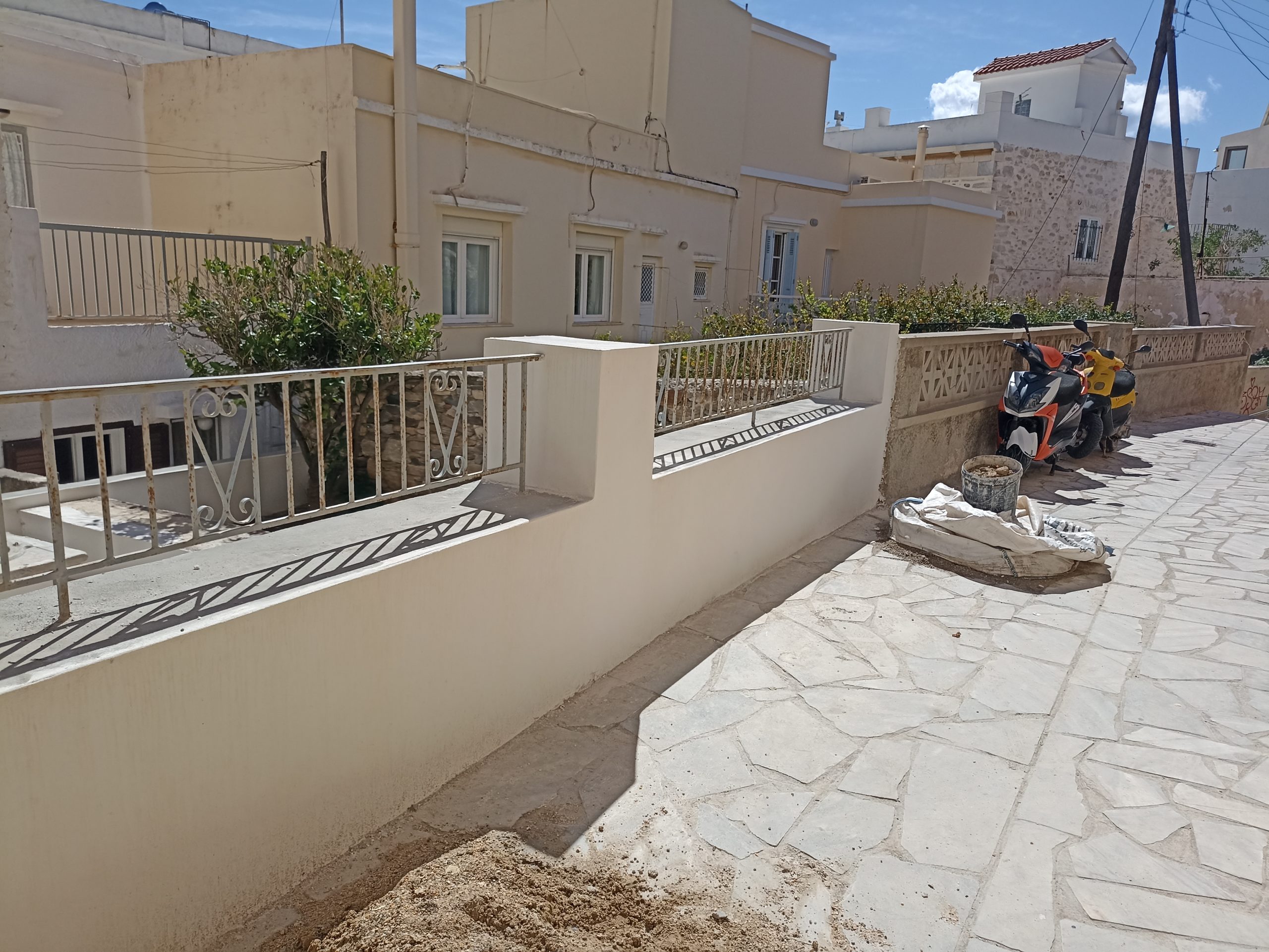 Ανακαίνιση και θερμομόνωση σε οικία στις οδούς Φιλικής Εταιρίας και Σπετσών gallery