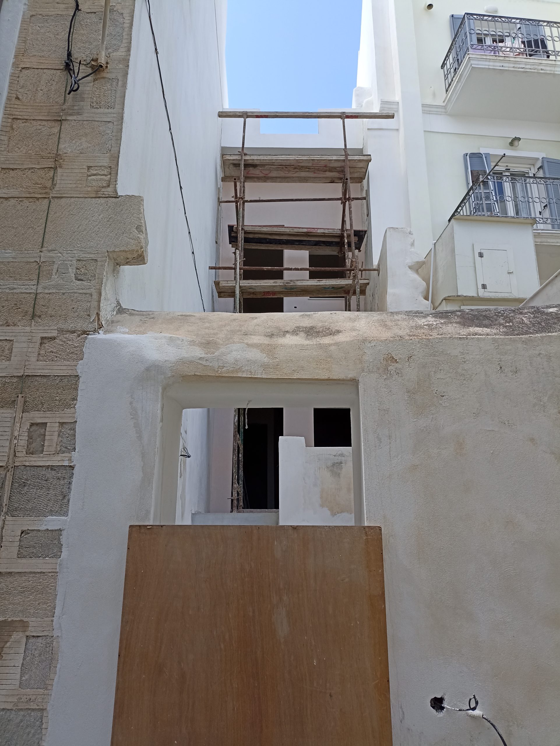 Ανακαίνιση και θερμομόνωση σε οικία στις οδούς Φιλικής Εταιρίας και Σπετσών gallery