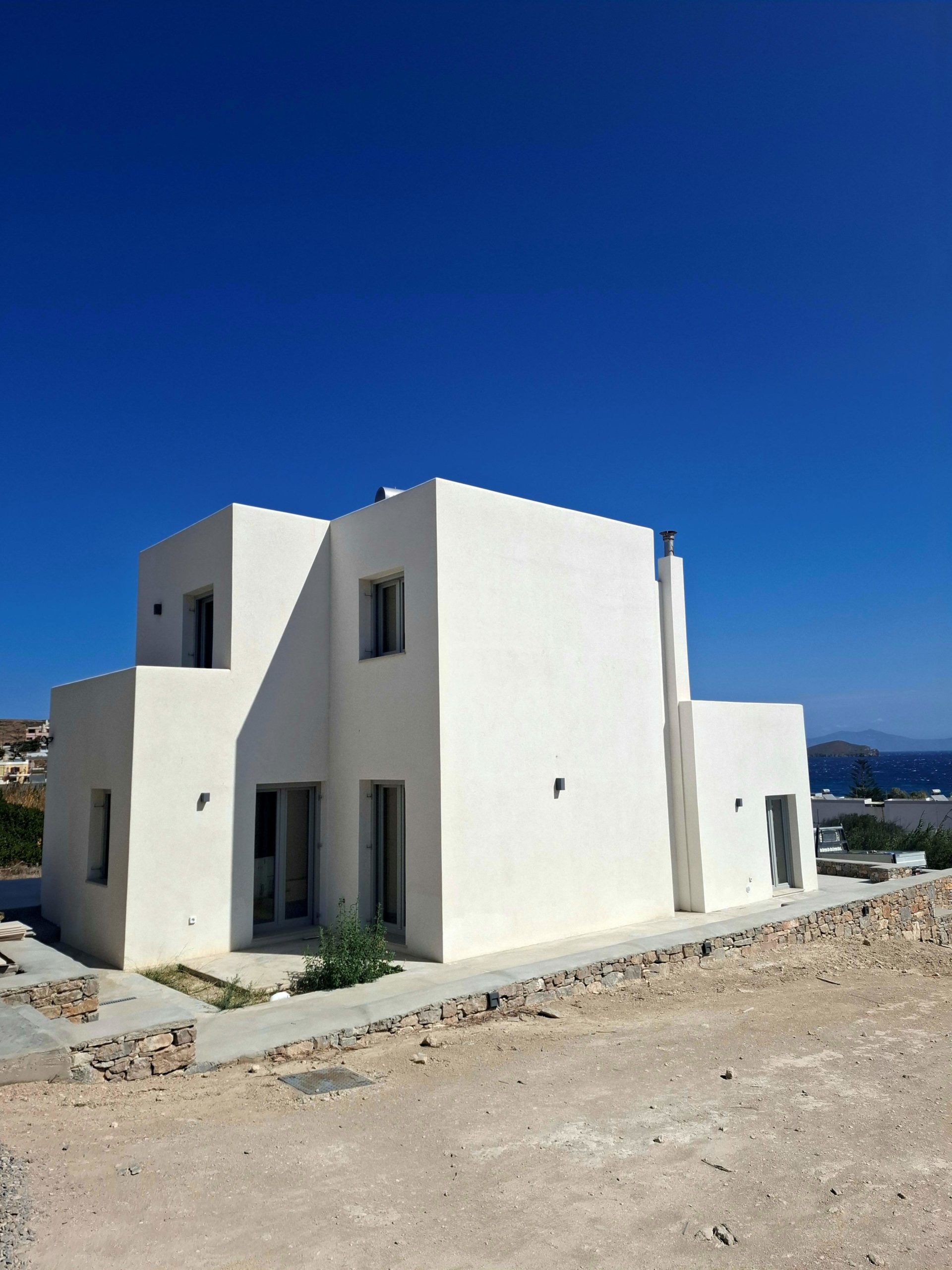 Κατασκευή διώροφης κατοικίας με διαμόρφωση περιβάλλοντα χώρου στην Αζόλιμνο Σύρου gallery