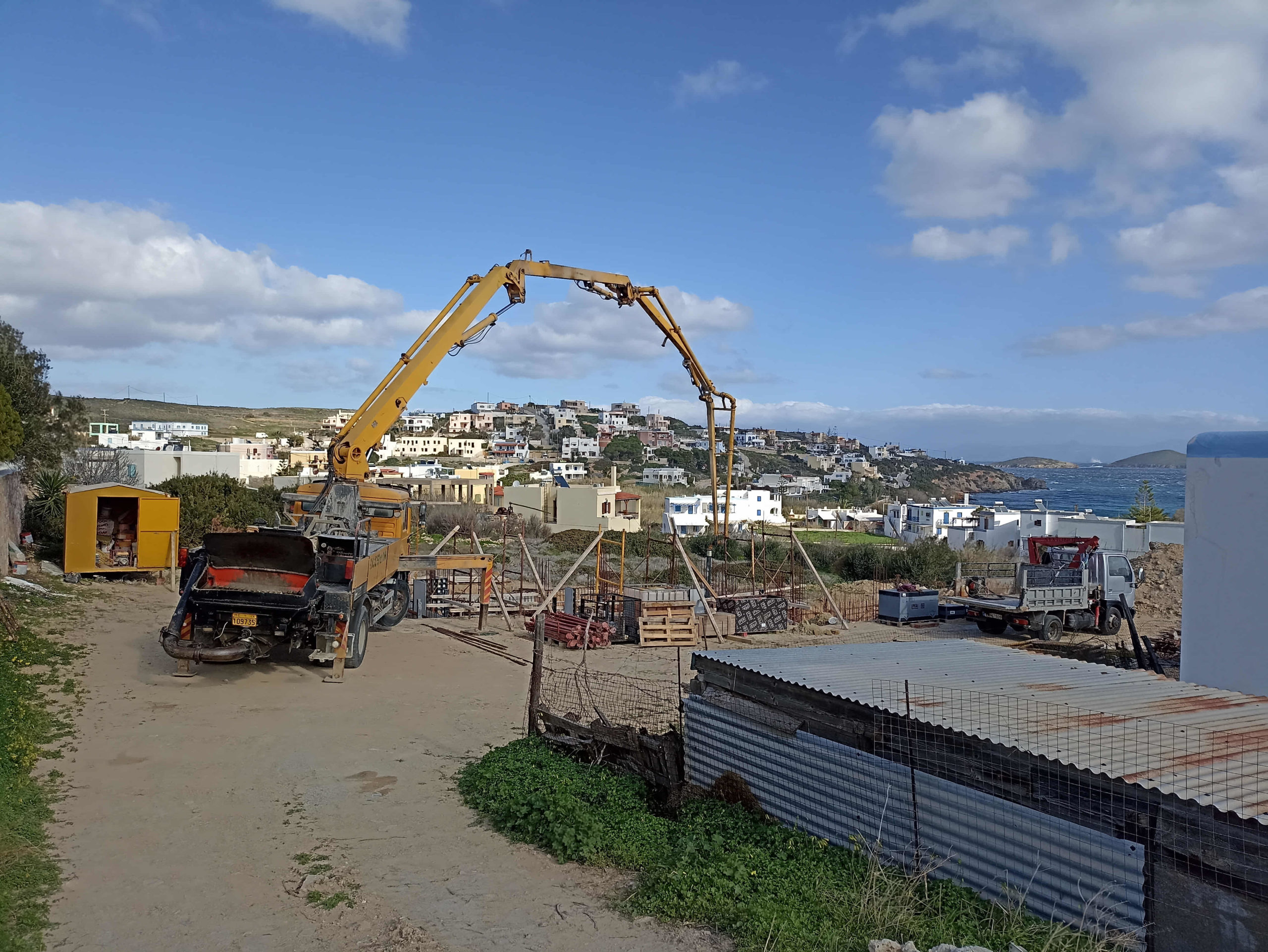 Κατασκευή διώροφης κατοικίας με διαμόρφωση περιβάλλοντα χώρου στην Αζόλιμνο Σύρου gallery