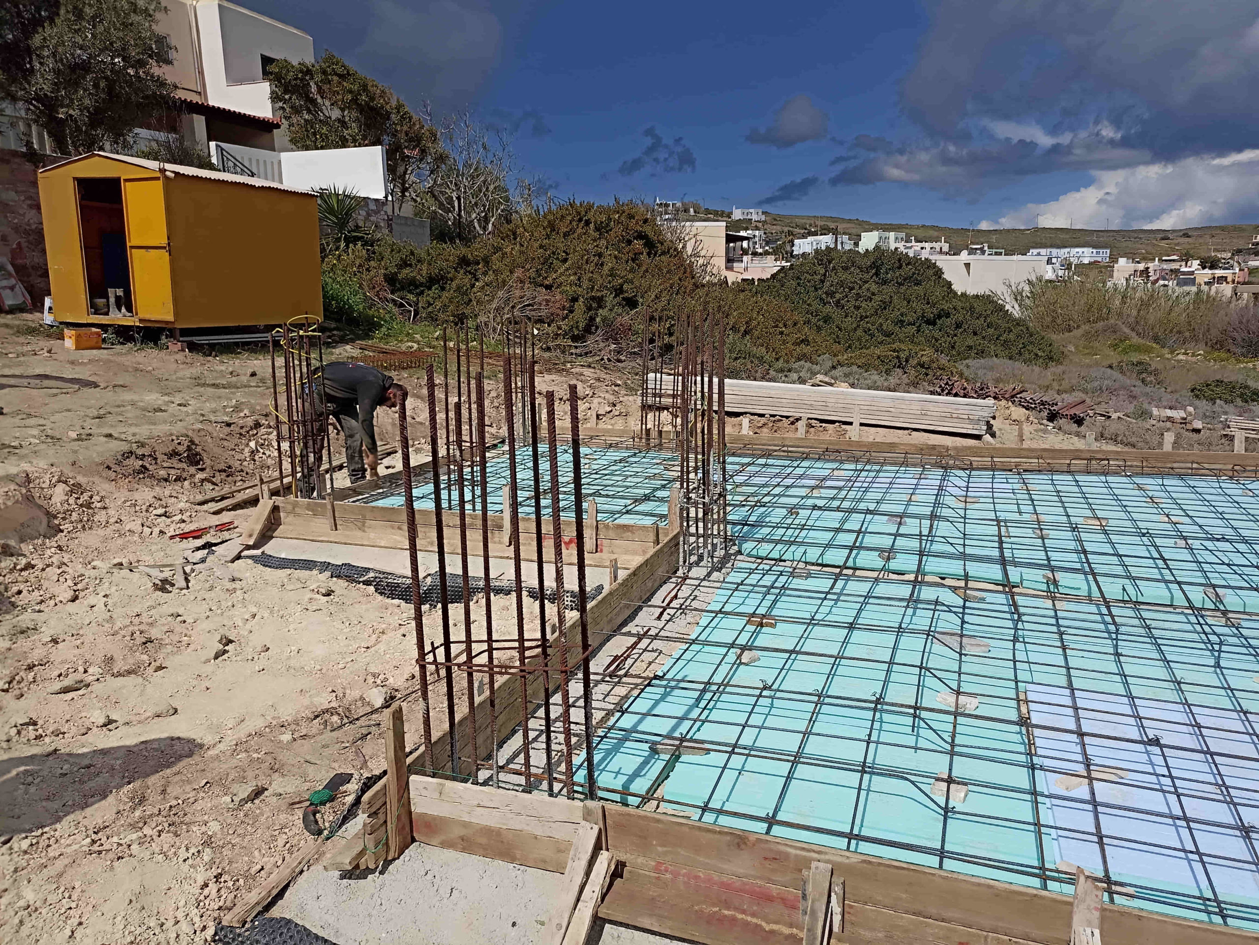 Κατασκευή διώροφης κατοικίας με διαμόρφωση περιβάλλοντα χώρου στην Αζόλιμνο Σύρου gallery