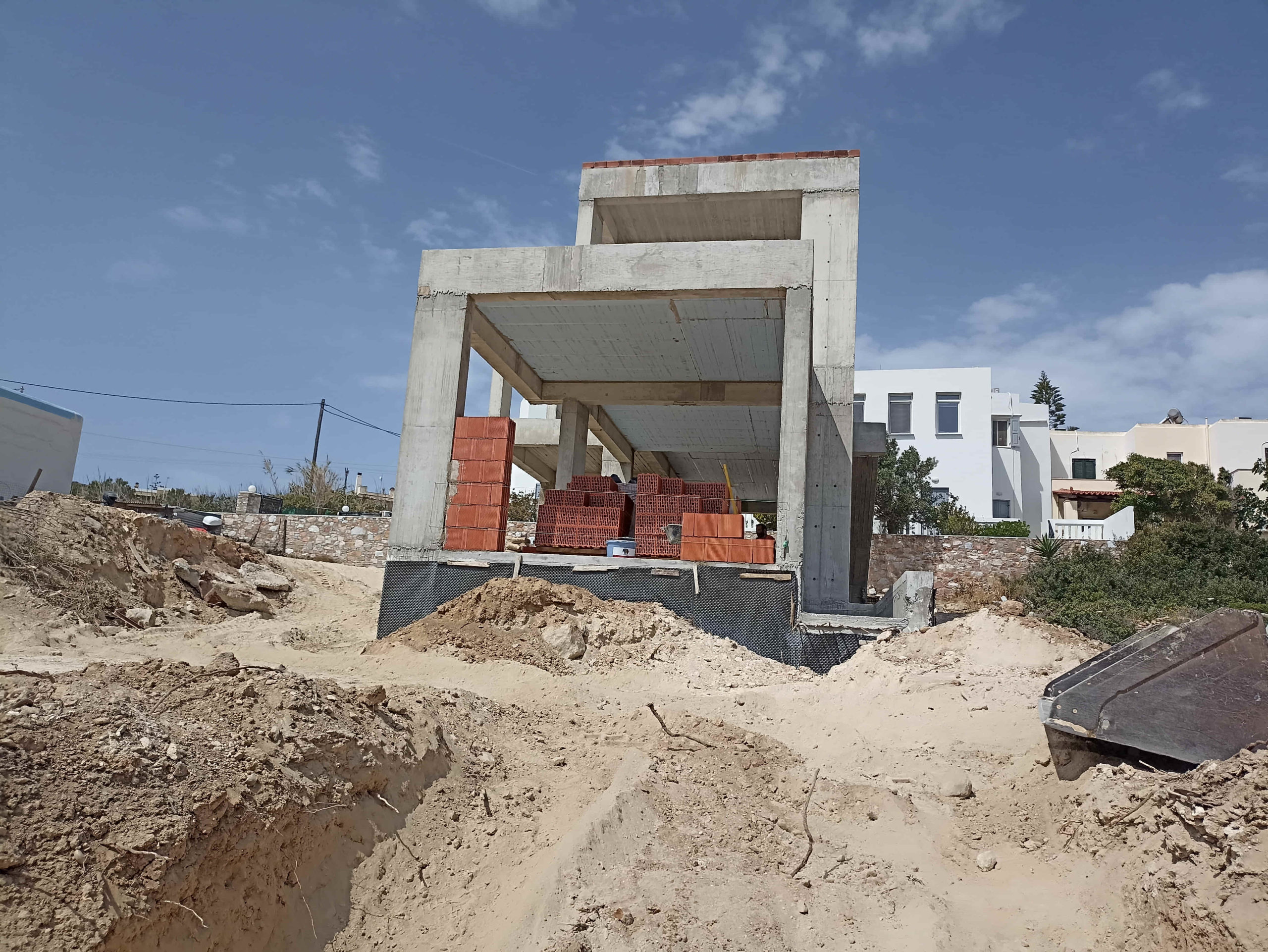 Κατασκευή διώροφης κατοικίας με διαμόρφωση περιβάλλοντα χώρου στην Αζόλιμνο Σύρου gallery