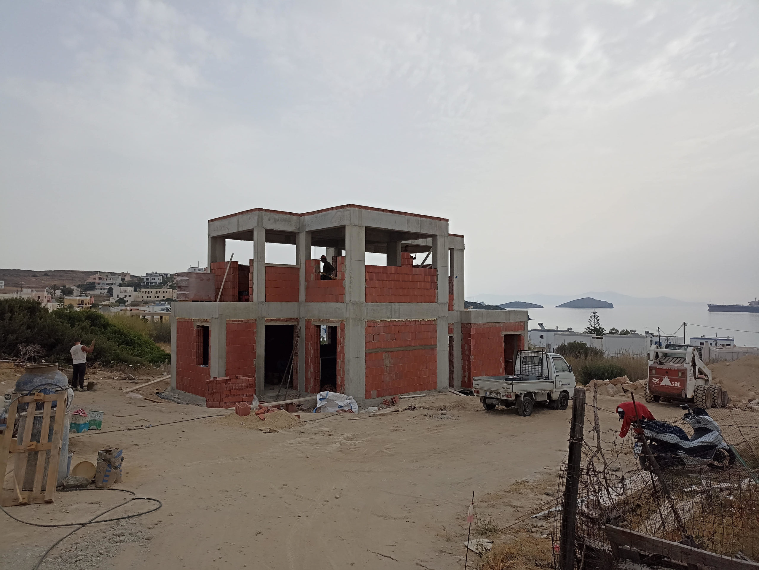 Κατασκευή διώροφης κατοικίας με διαμόρφωση περιβάλλοντα χώρου στην Αζόλιμνο Σύρου gallery