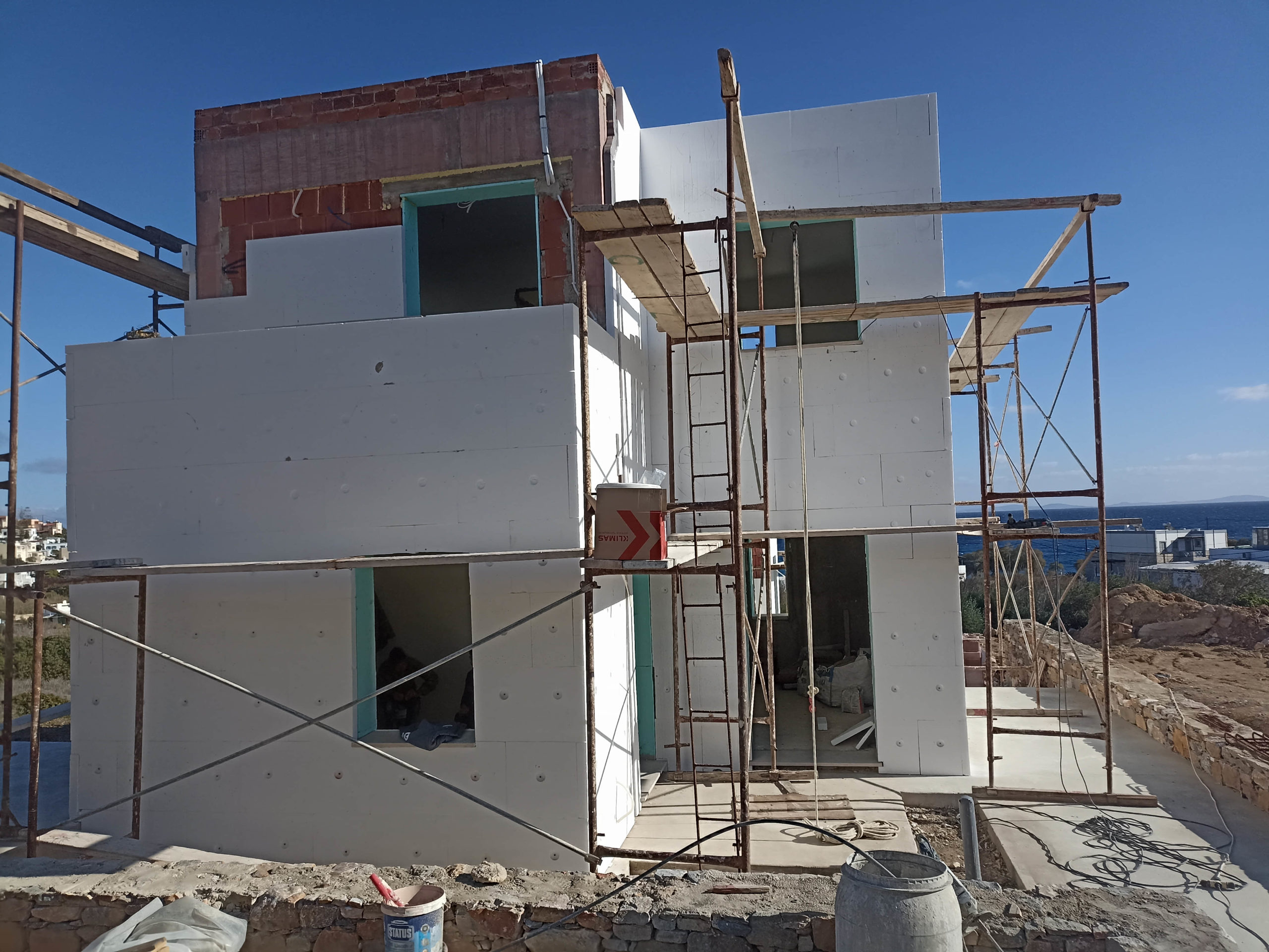 Κατασκευή διώροφης κατοικίας με διαμόρφωση περιβάλλοντα χώρου στην Αζόλιμνο Σύρου gallery